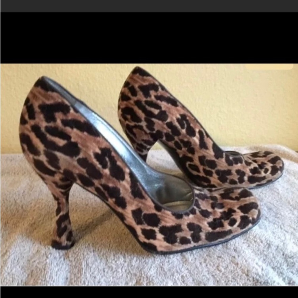 Authentic Dolce & Gabbana 39.5 Leopard Heel Pumps